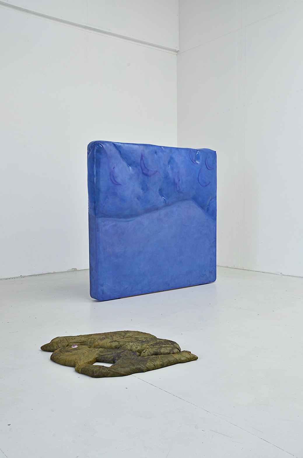 Poupak Sarah Shoughi, Moon bed, static (2018)